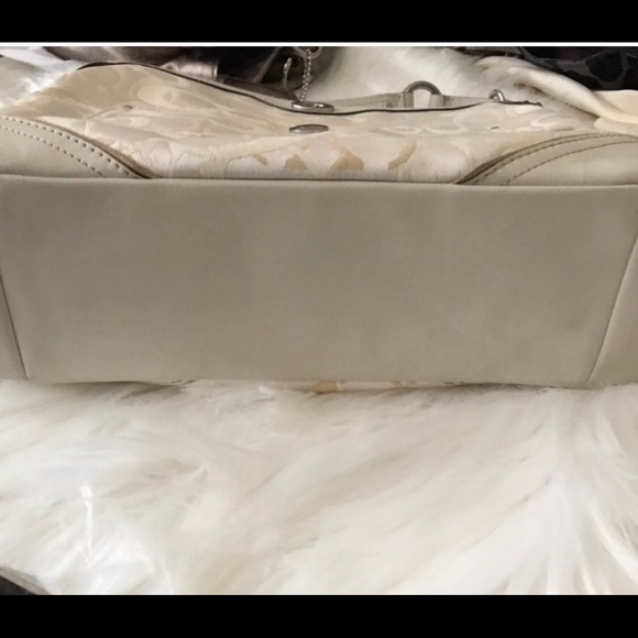 Coach Chelsea Large Signature Hobo - Picture 4 of 11